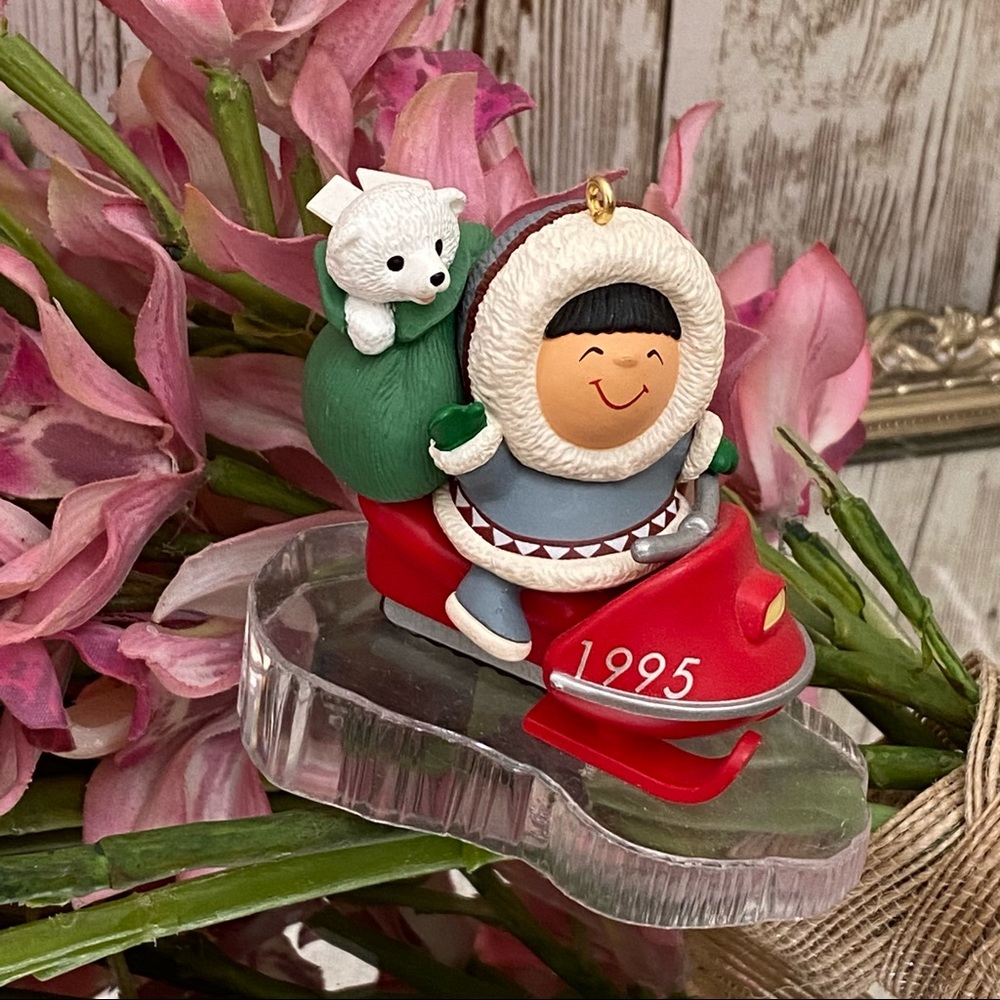 Vintage 1995 Frosty Friends #16 Eskimo Snowmobile Ornament